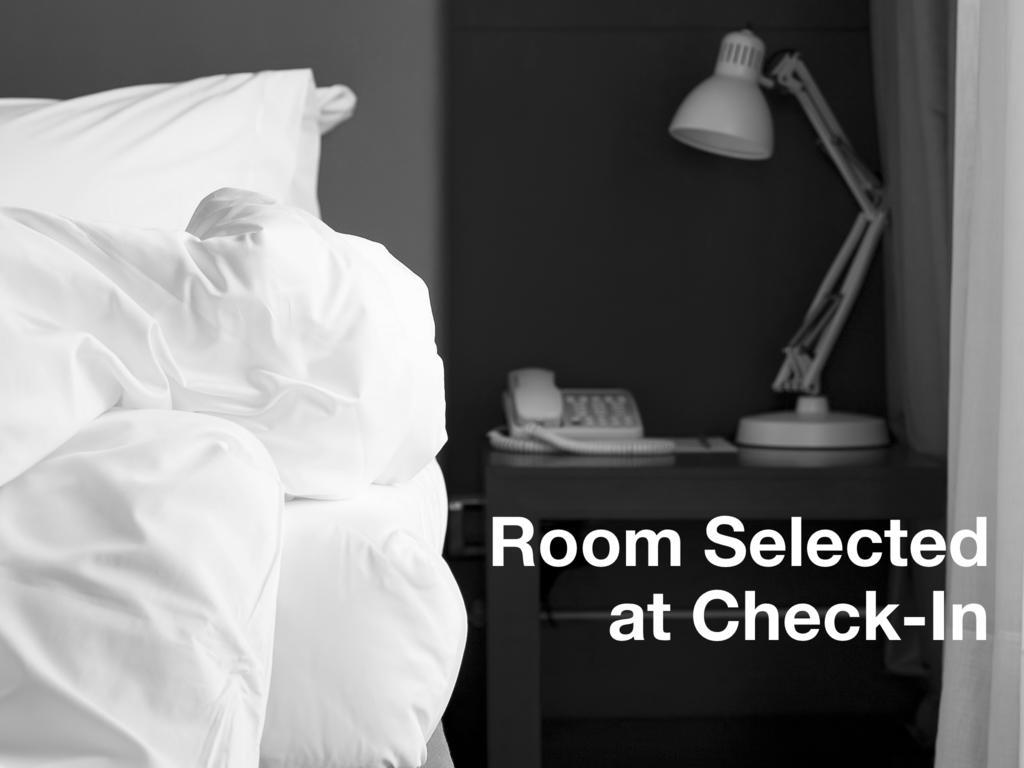 Urban Living Suites Toronto Room photo